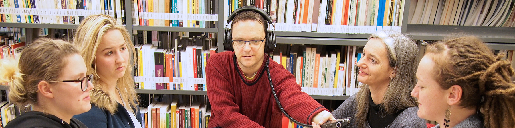 Personen bei einem Interview