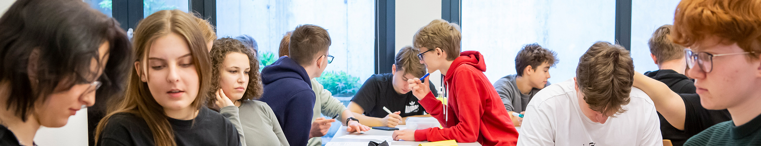 Jugendliche in einem Workshop