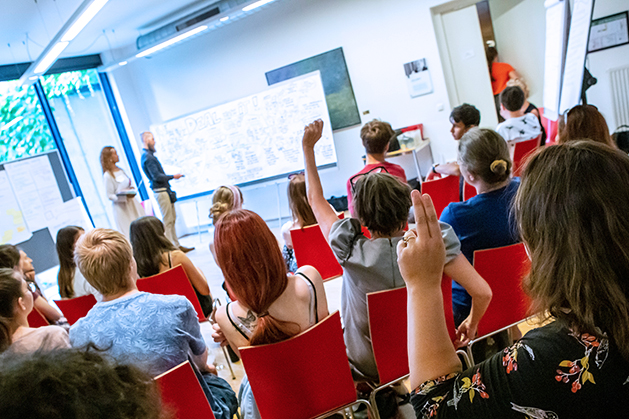 Personen bei einem Workshop