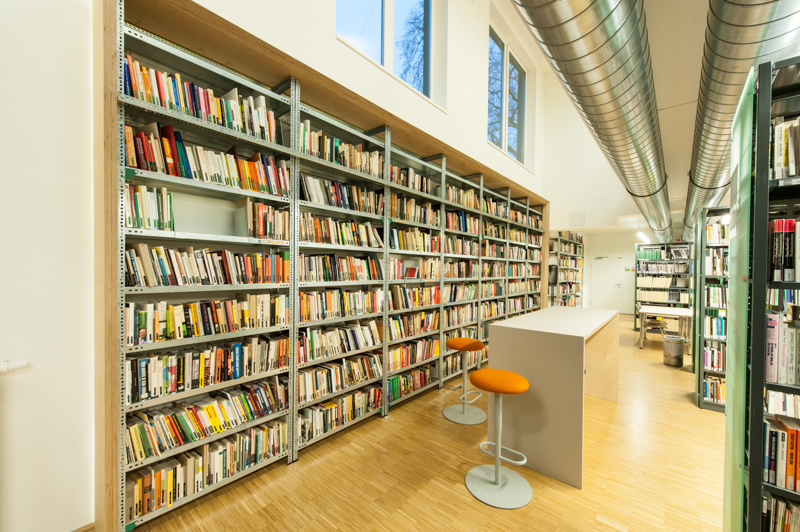 Bild eines Bücherregals